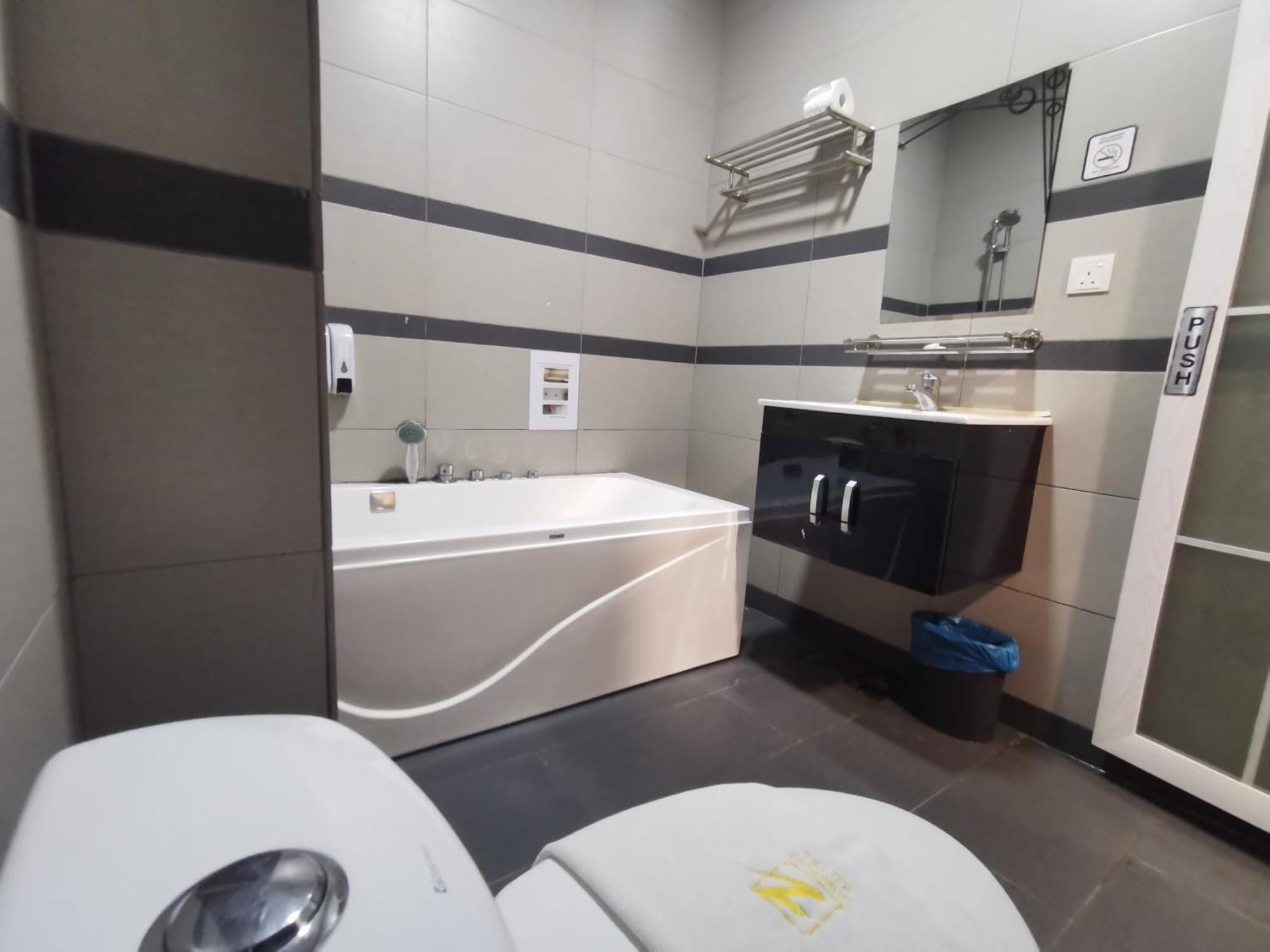 Oyo89423泽兹酒店 古来 外观 照片